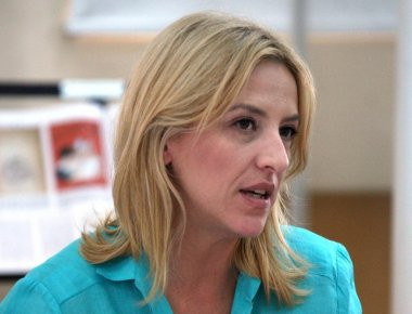 Ρ. Δούρου: «Παύση πλειστηριασμών και απαλλαγή από τον ΕΝΦΙΑ για τους πληγέντες της Δ. Αττικής»